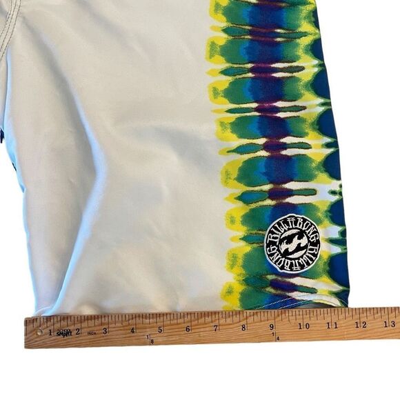 Billabong Mens Drop In and Tune In Boardshorts White Blue Tie Dye Size 32 - Picture 8 of 8